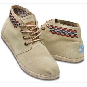 Toms Women’s Sand Desert Tribal Embroidered Suede Chukka Boots Size 6